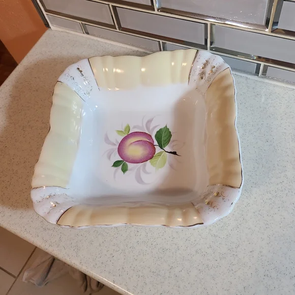 Salad bowl for sale 8.5 inches - Picture 3 of 16